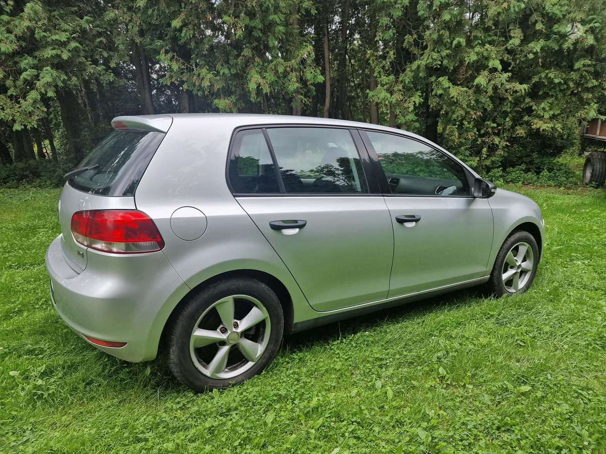 Volkswagen Golf - 2