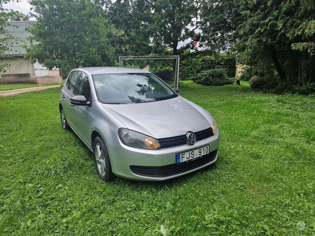 Volkswagen Golf - 6
