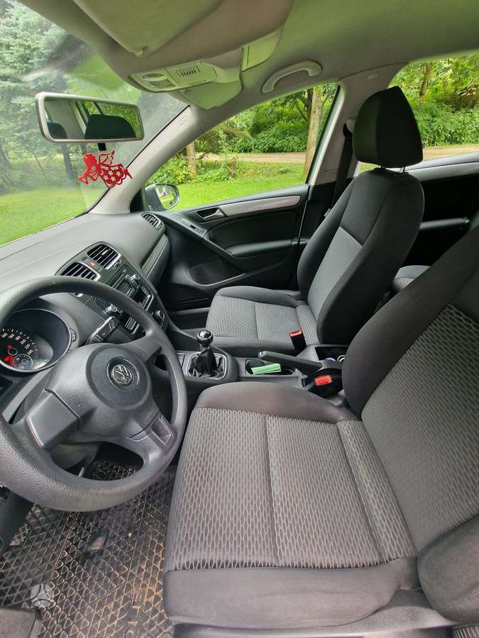 Volkswagen Golf - 8