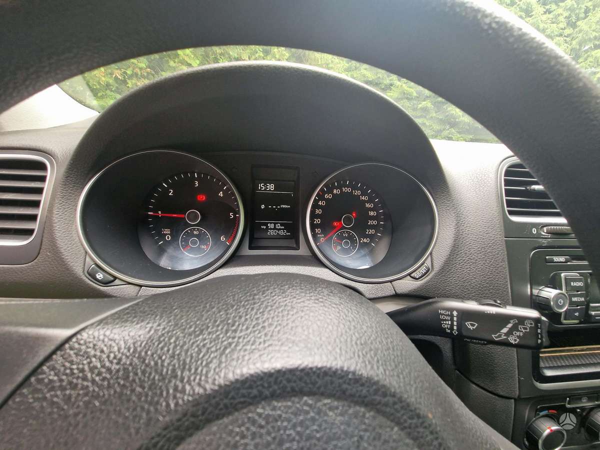 Volkswagen Golf - 10