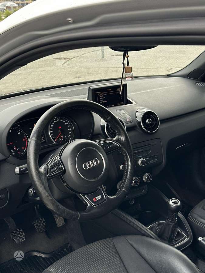 Audi A1, 1.6 l., hečbekas