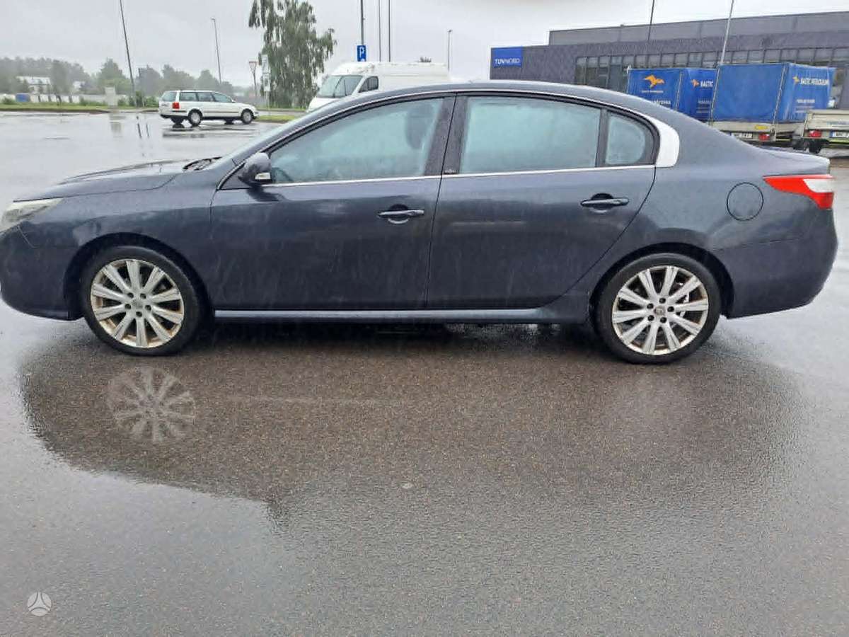 Renault Latitude, 2.0 l., Седан