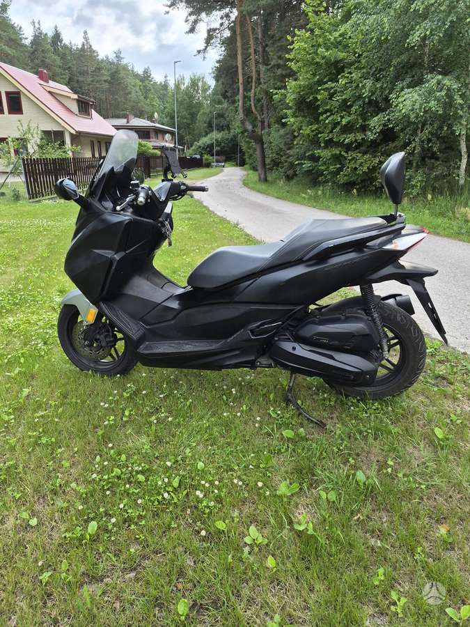 Honda Forza 125cc, scooters / mopeds