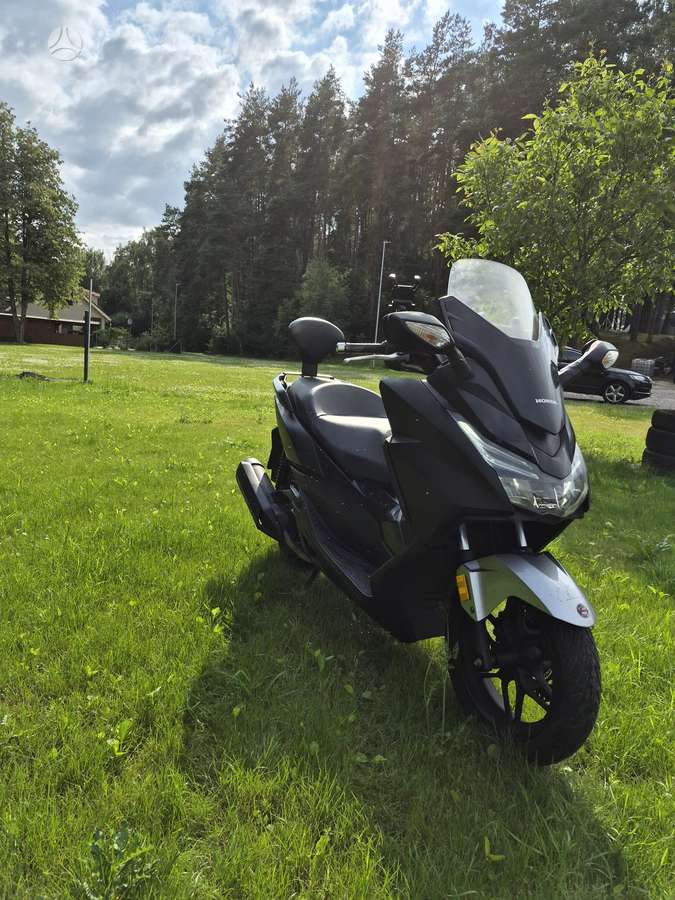 Honda Forza 125cc, scooters / mopeds