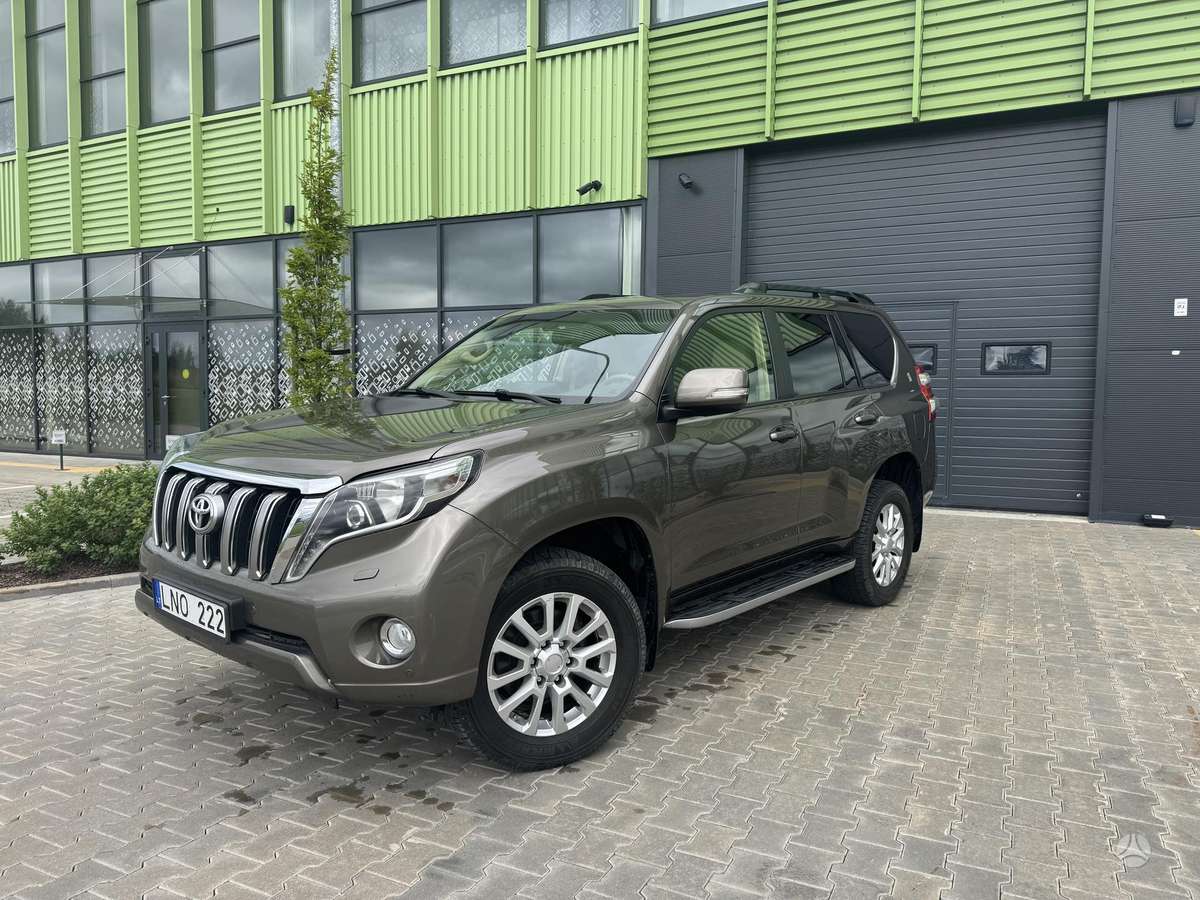 Toyota Land Cruiser - 1