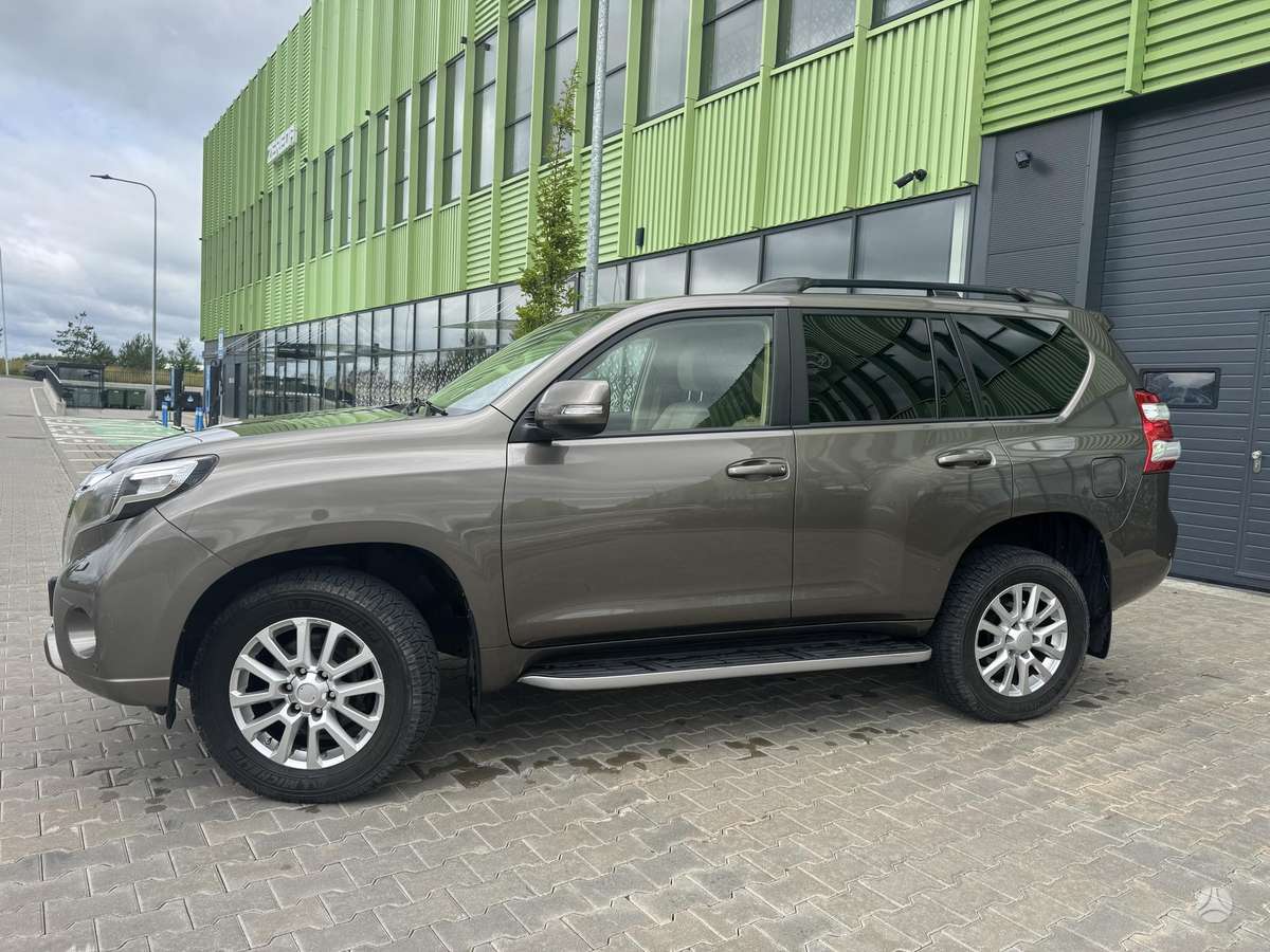 Toyota Land Cruiser - 2