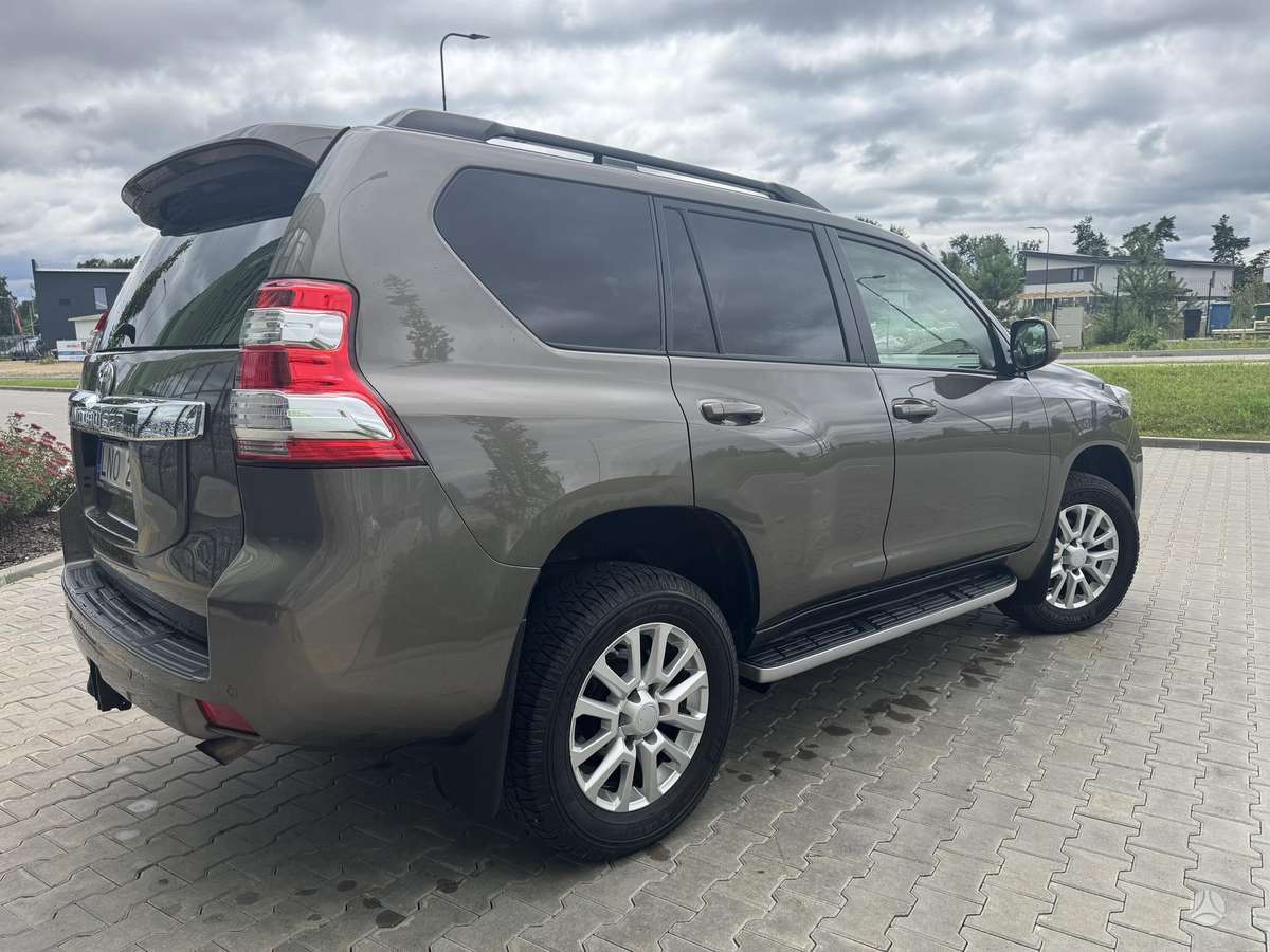 Toyota Land Cruiser - 3