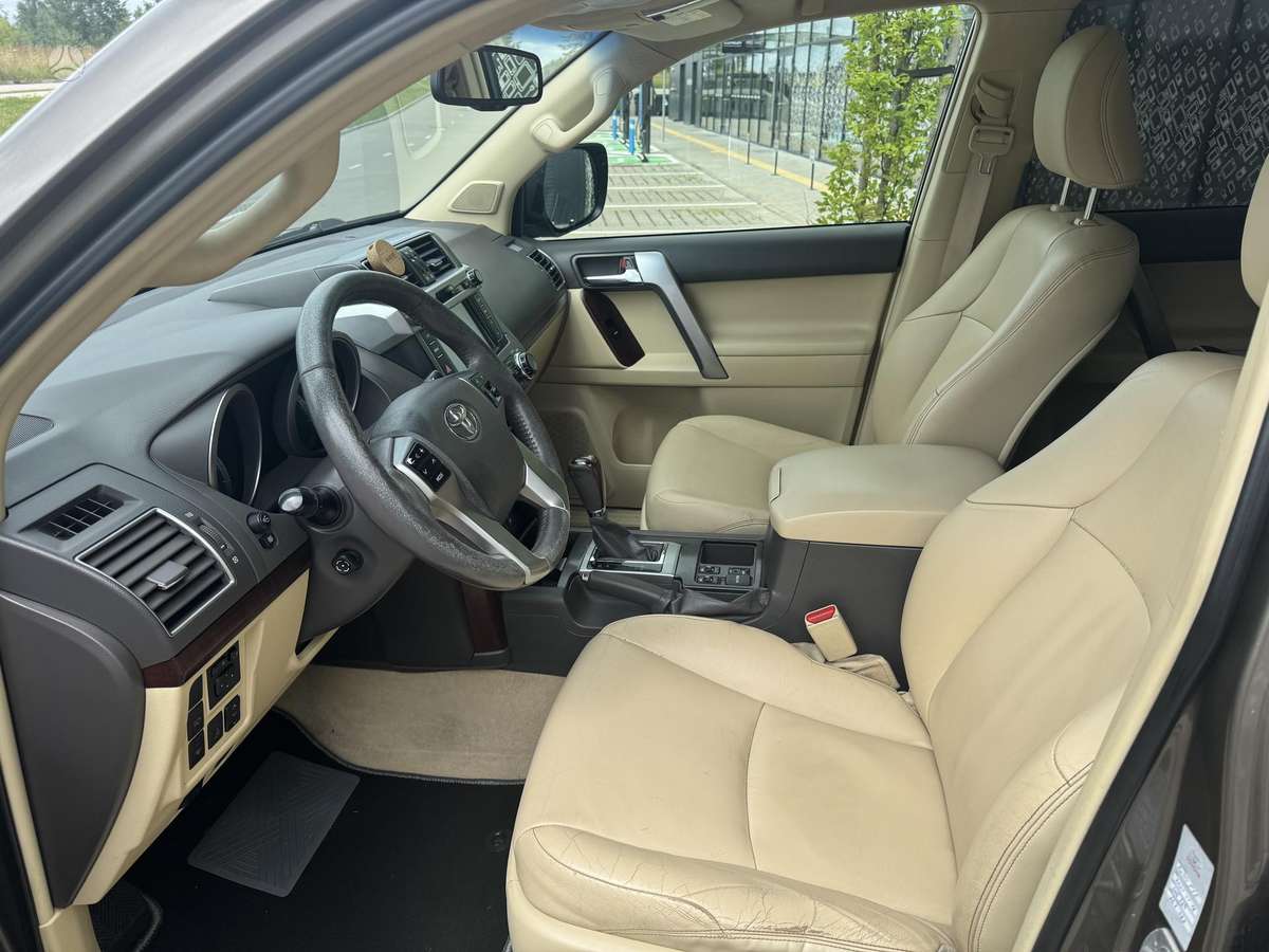 Toyota Land Cruiser - 5