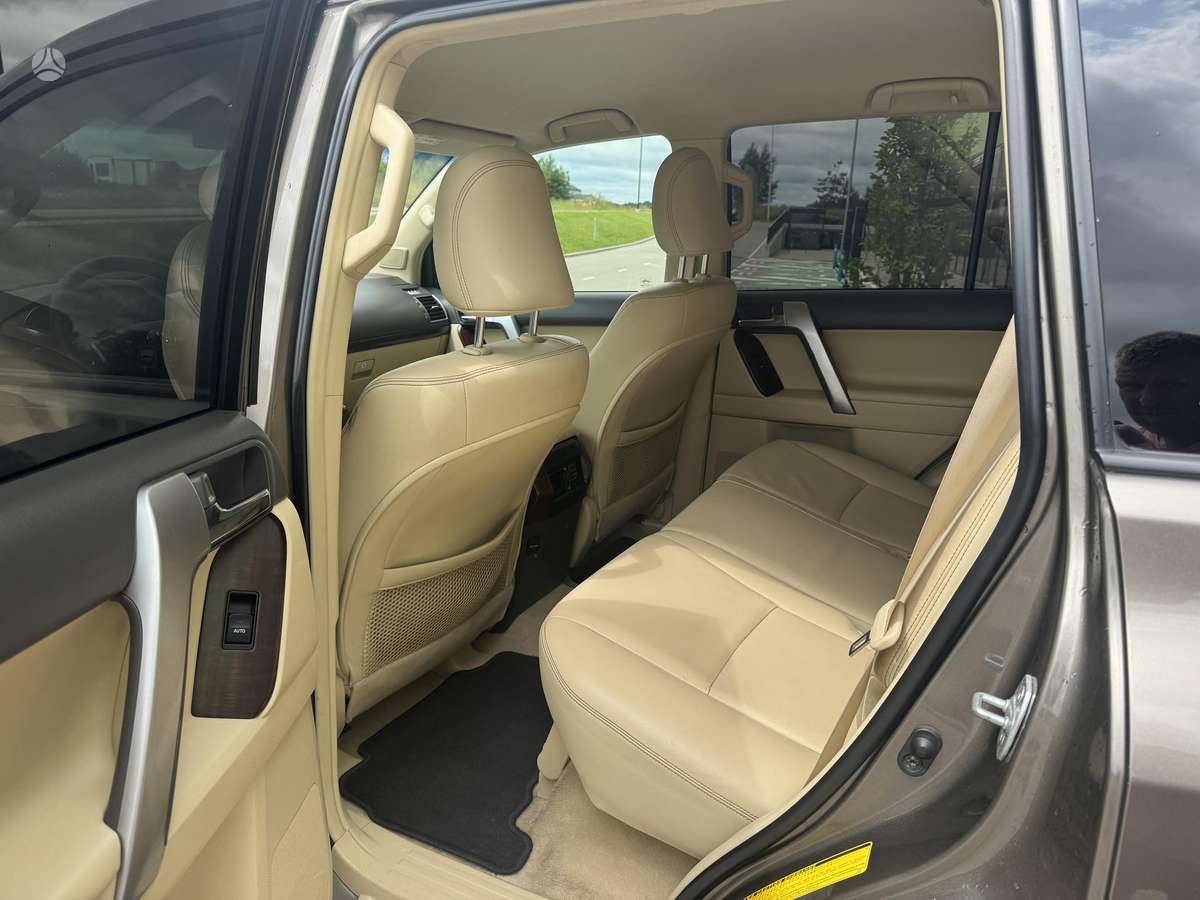 Toyota Land Cruiser - 6