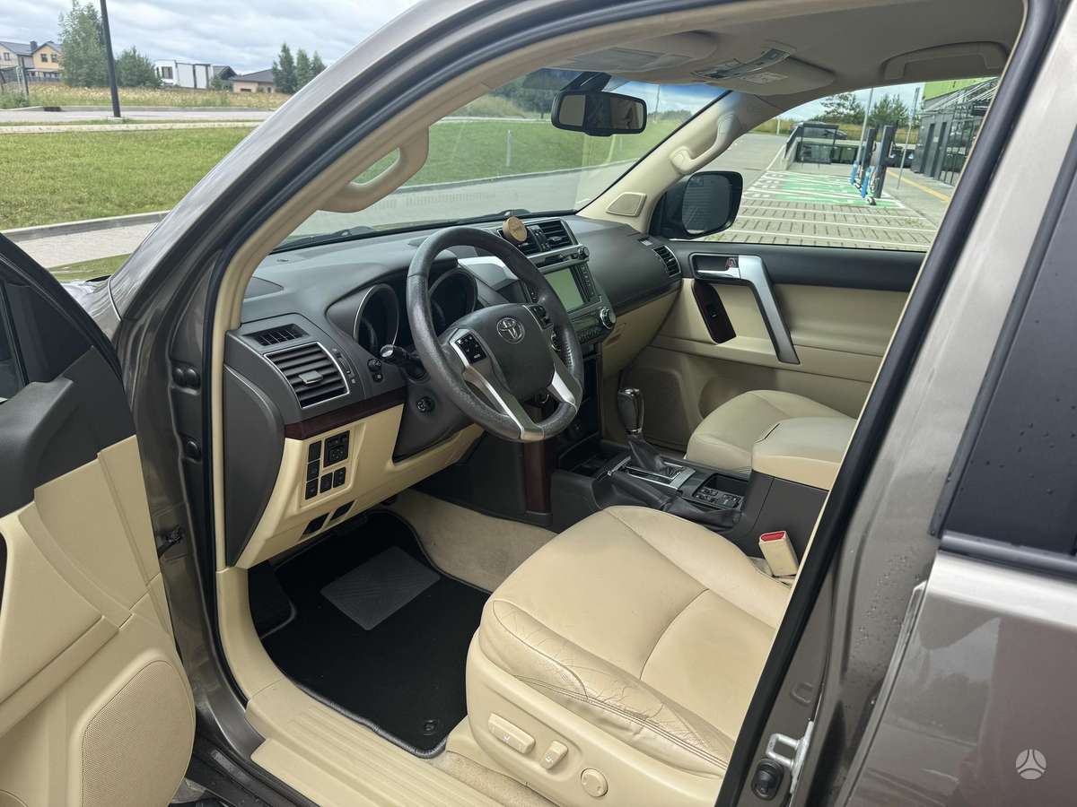 Toyota Land Cruiser - 8