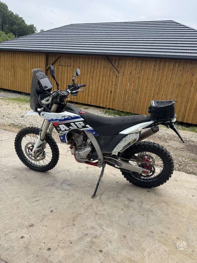 AJP PR7 600cc, эндуро / adventure
