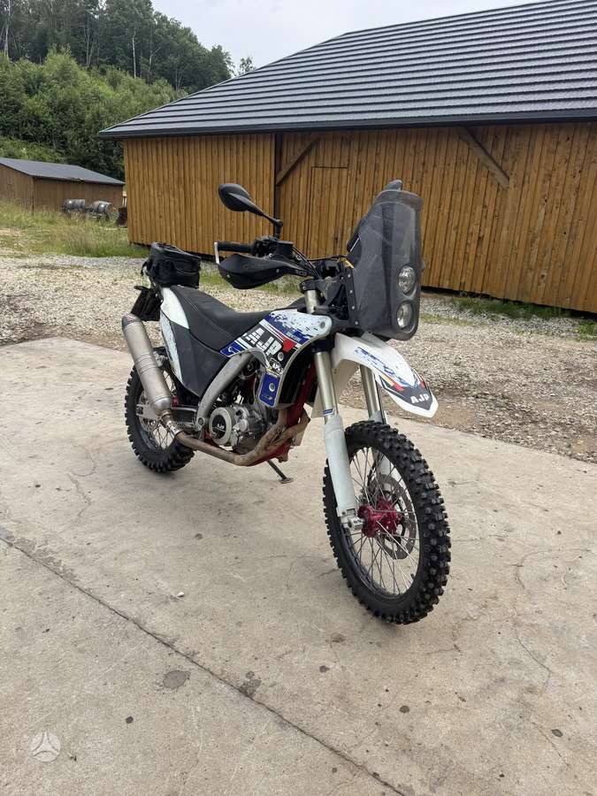 AJP PR7 600cc, эндуро / adventure