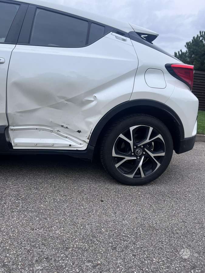 Toyota C-HR - 11