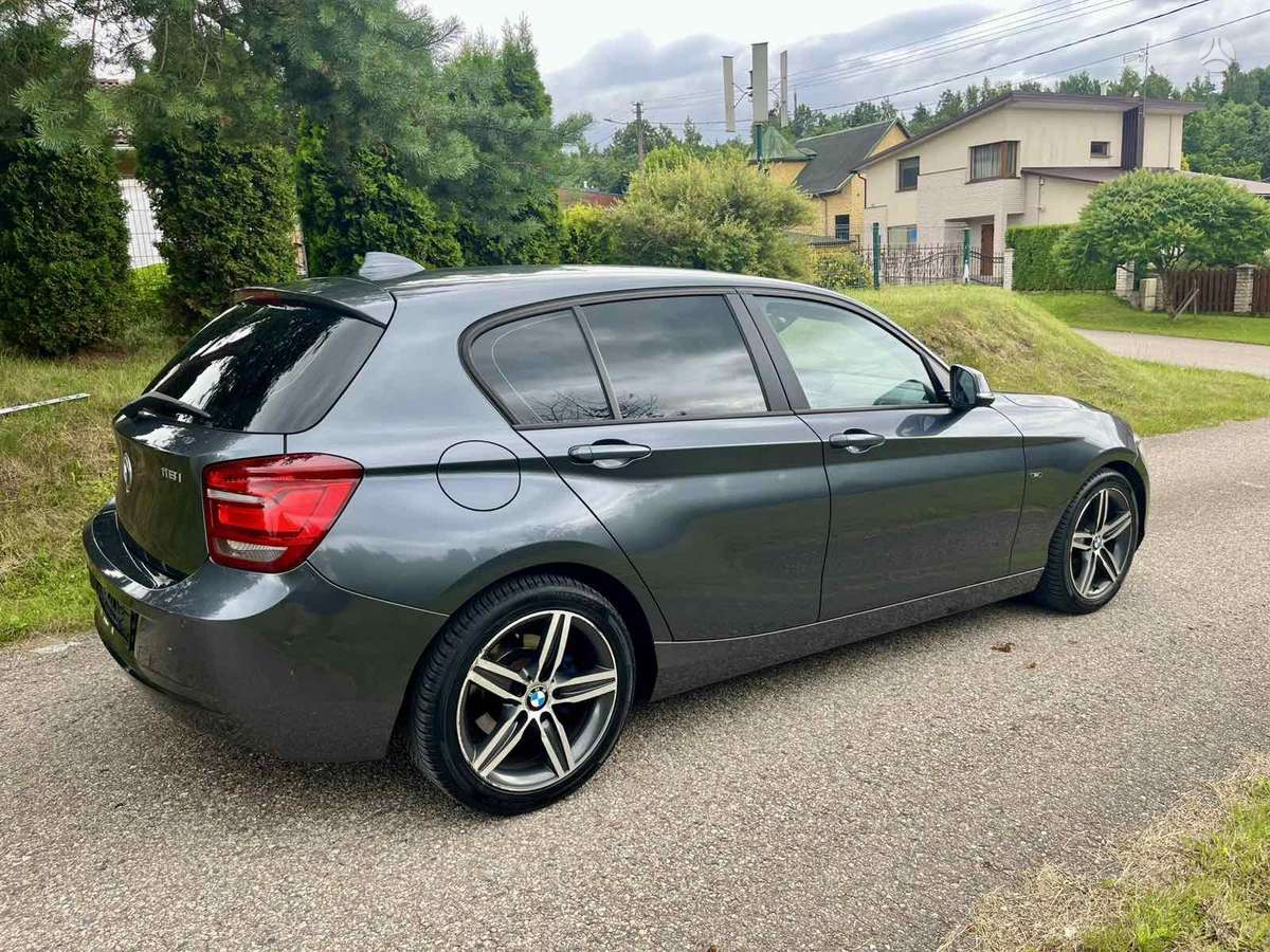 BMW 118, hatchback
