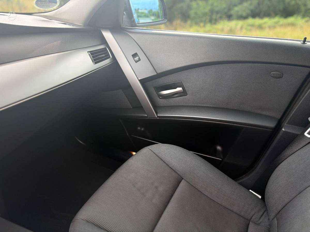 BMW 525, 2.5 l., Седан