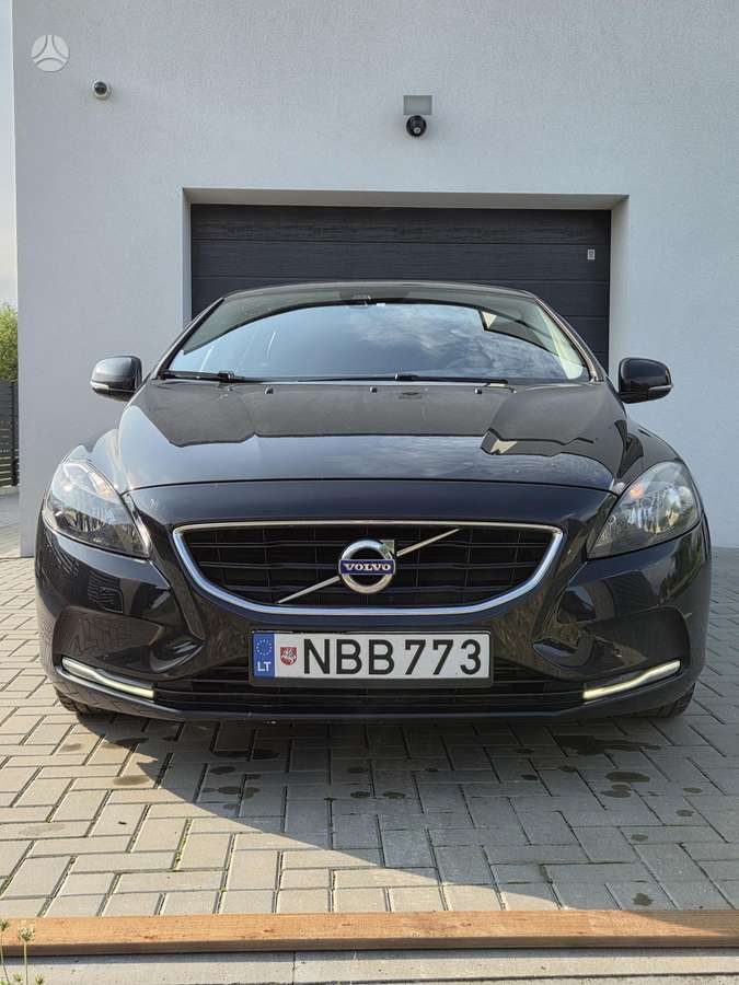 Volvo V40, 1.6 l., hatchback