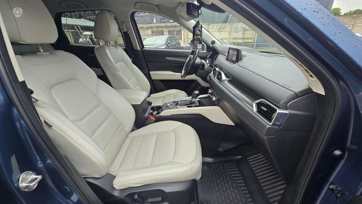 Mazda CX-5, 2.2 l., off-road / crossover