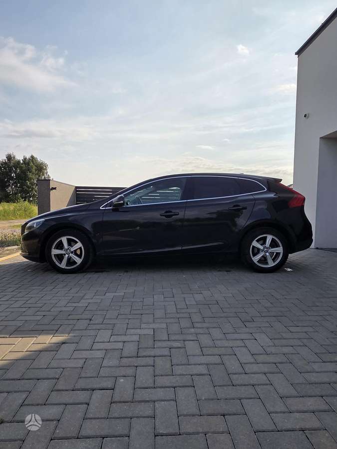 Volvo V40, 1.6 l., hatchback
