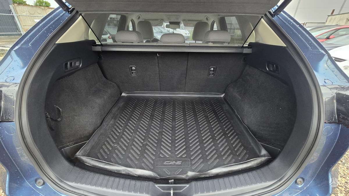 Mazda CX-5, 2.2 l., off-road / crossover