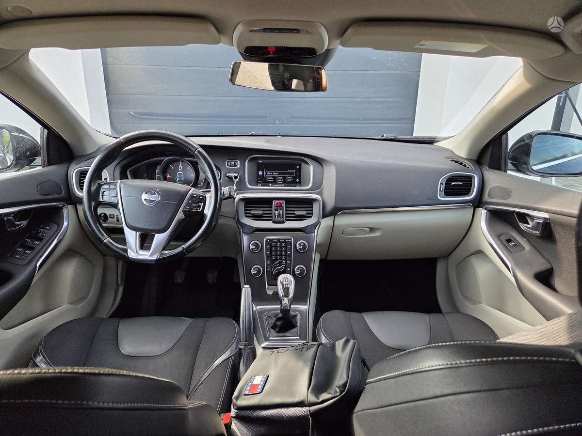 Volvo V40, 1.6 l., Хэтчбек