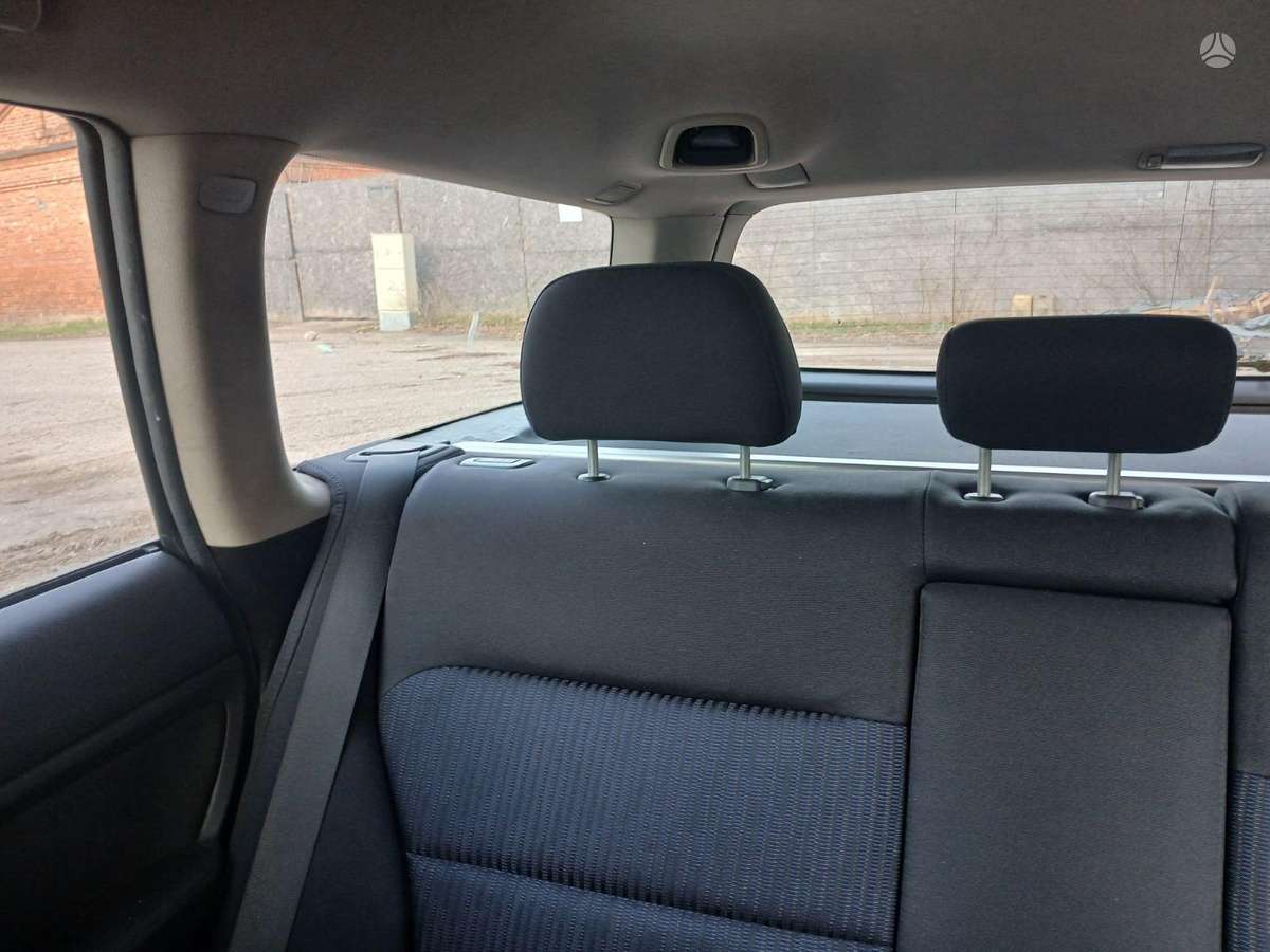 Subaru Outback, universalas