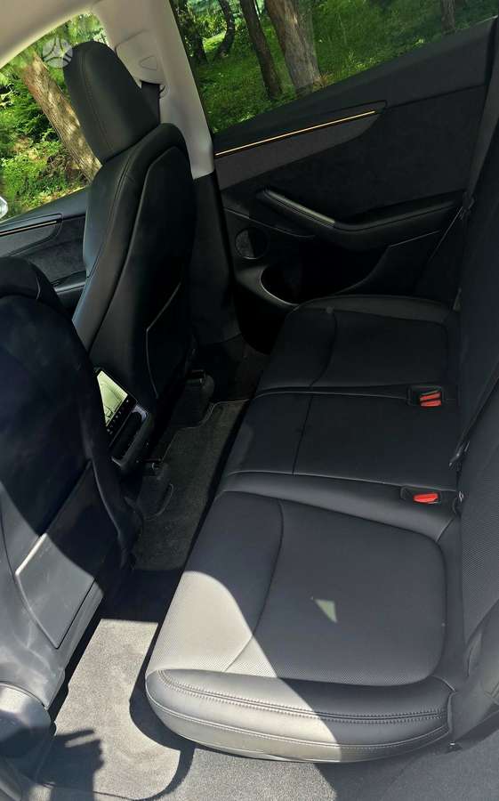Tesla Model Y, 82 kWh, hatchback