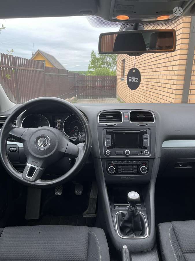 Volkswagen Golf - 6
