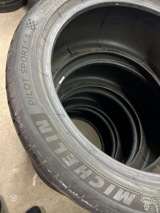 Michelin +275/40r19, summer 255/40 R19