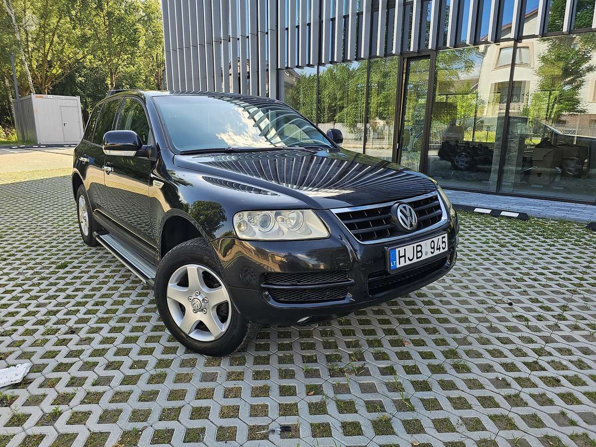 Volkswagen Touareg - 1