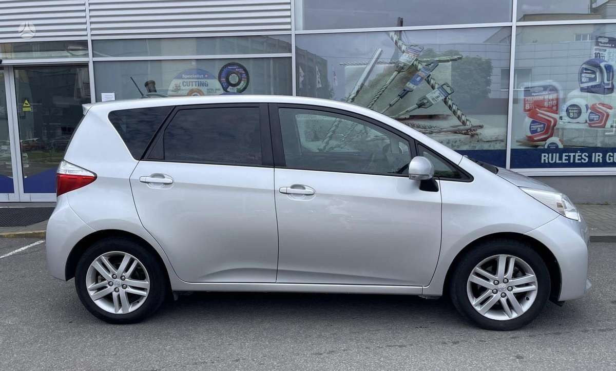 Toyota Verso-S, 1.4 l., hatchback