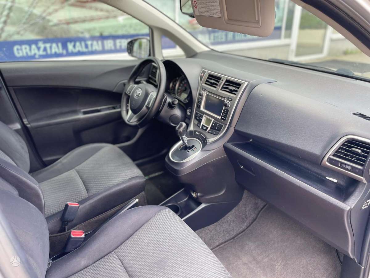 Toyota Verso-S, 1.4 l., hatchback