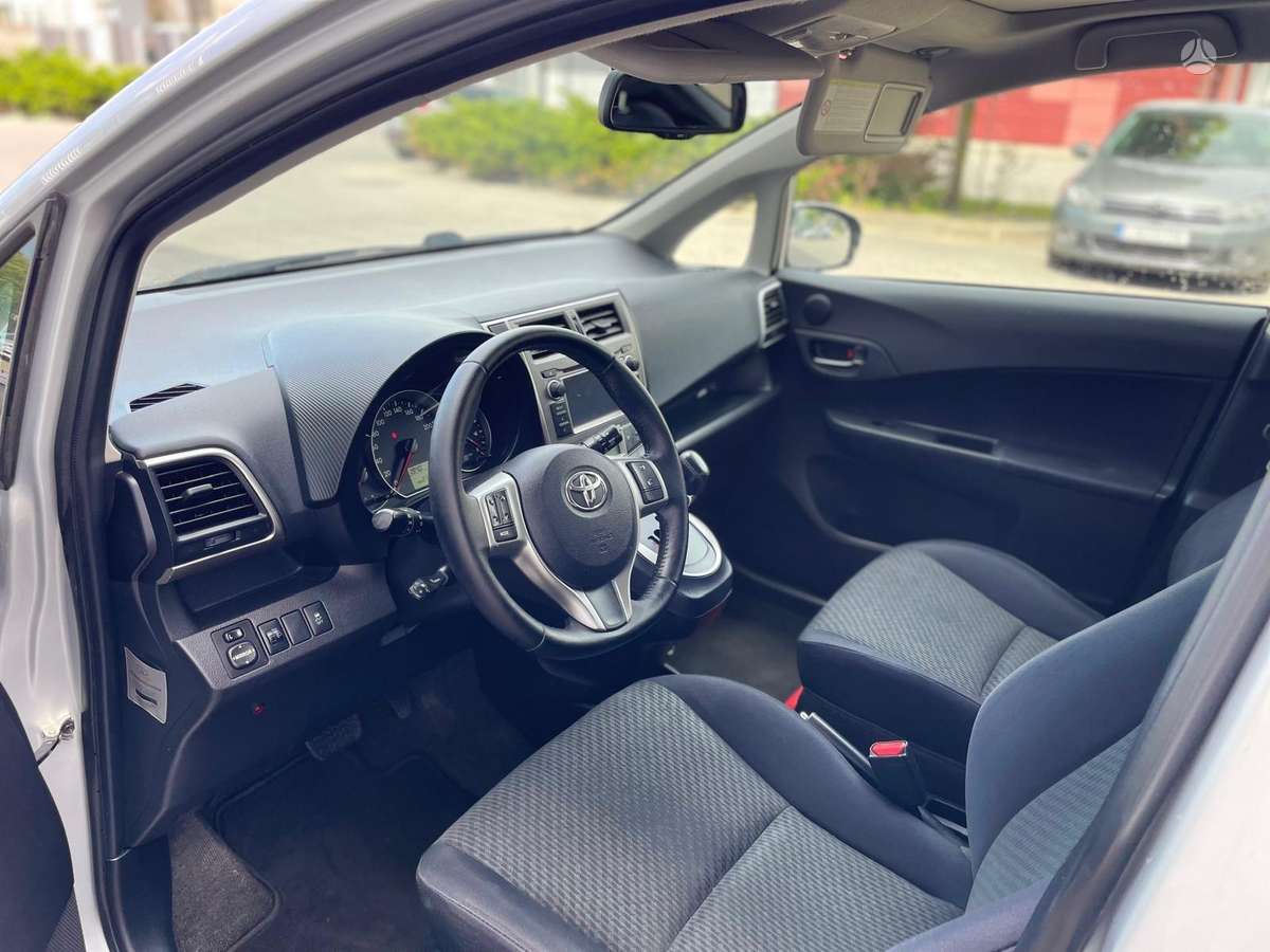 Toyota Verso-S, 1.4 l., hatchback