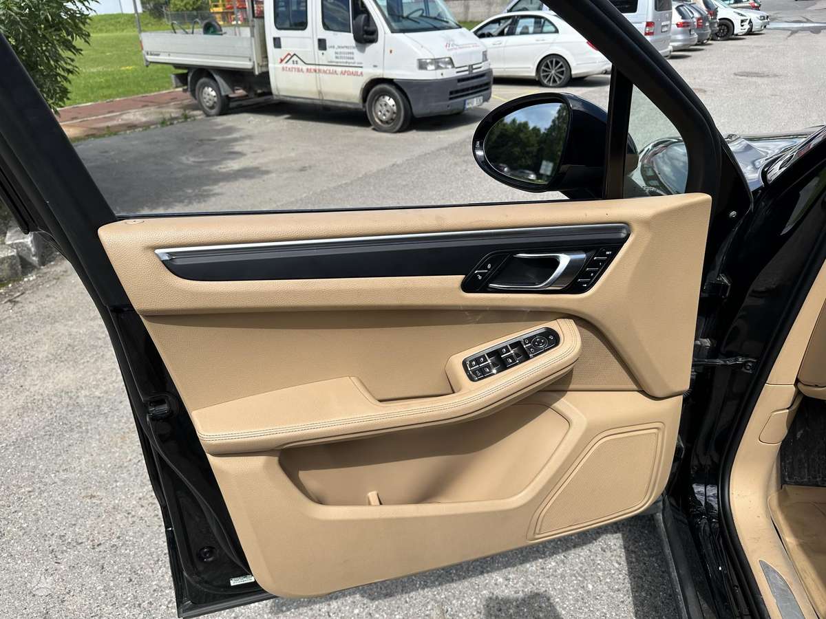 Porsche Macan - 12