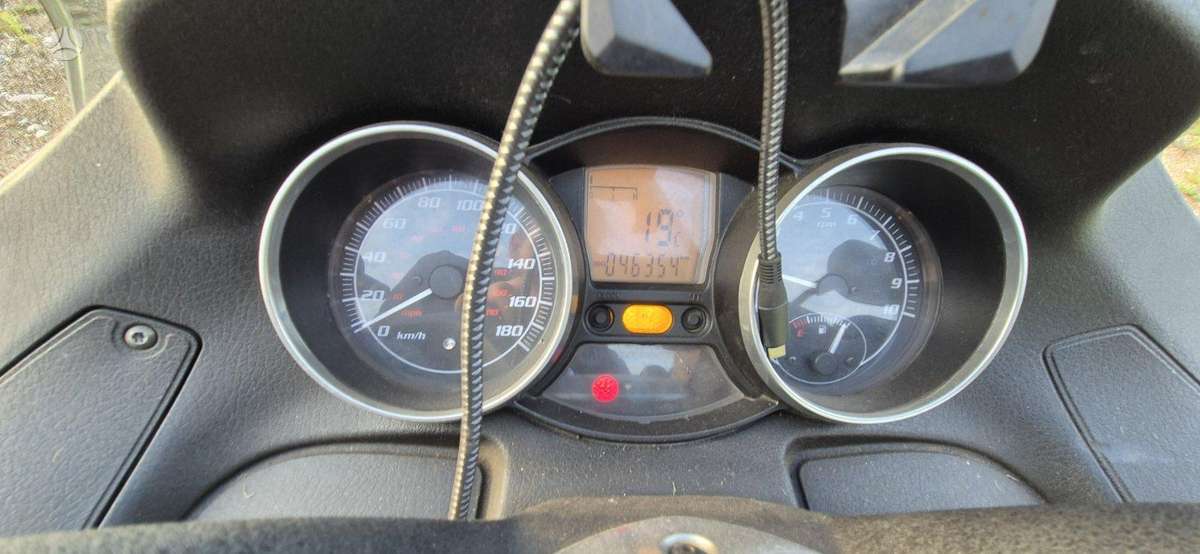 Piaggio MP3 400cc, trikes