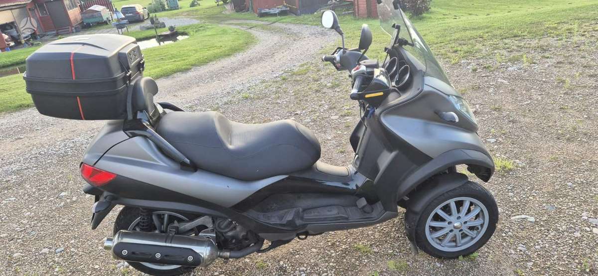 Piaggio MP3 400cc, trikes