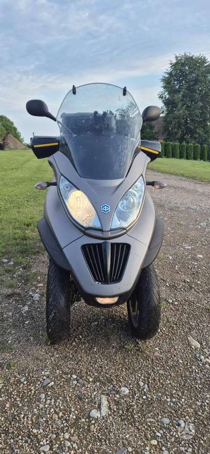 Piaggio MP3 400cc, trikes