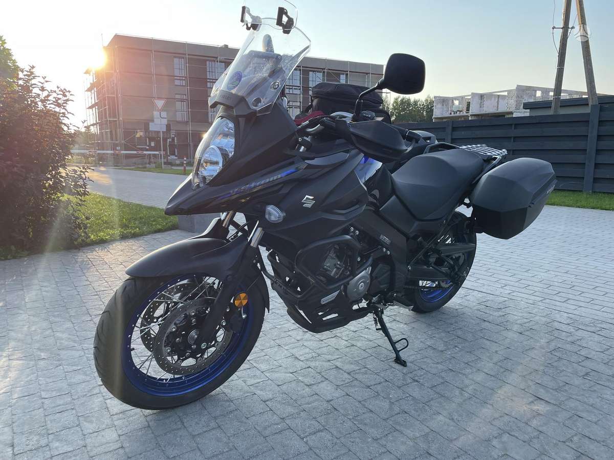 Suzuki DL (V-Strom) 650cc, enduro / adventure