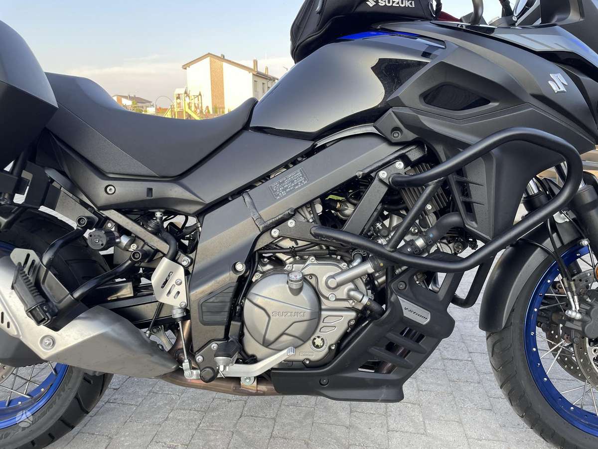 Suzuki DL (V-Strom) 650cc, enduro / adventure