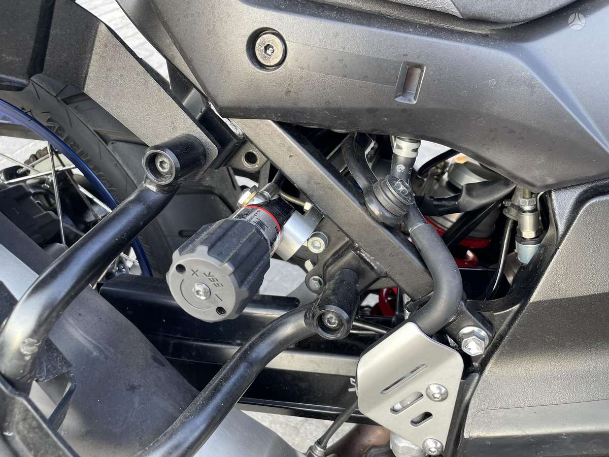 Suzuki DL (V-Strom) 650cc, enduro / adventure