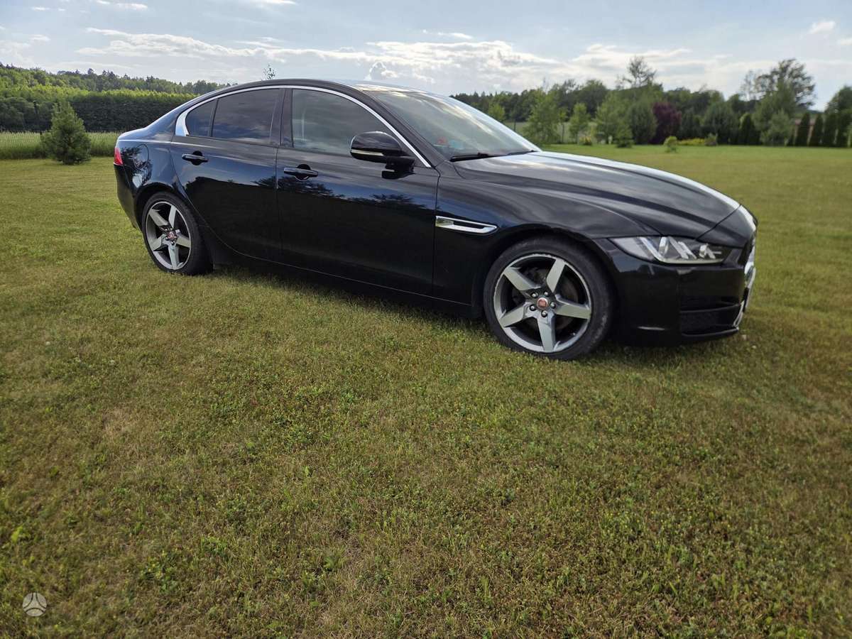 Jaguar XE, sedanas