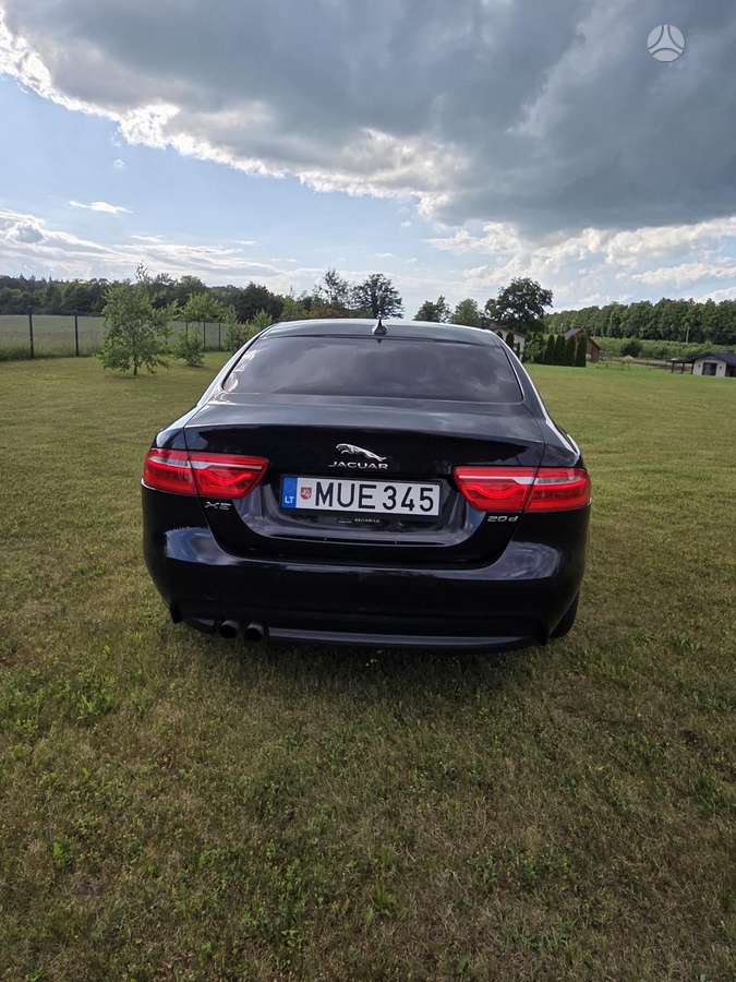 Jaguar XE, sedanas