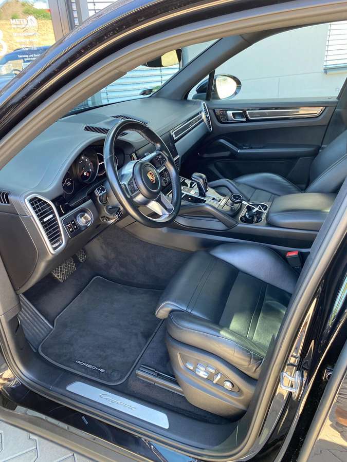 Porsche Cayenne, 3.0 l., off-road / crossover