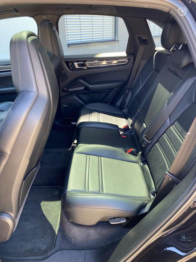 Porsche Cayenne, 3.0 l., off-road / crossover