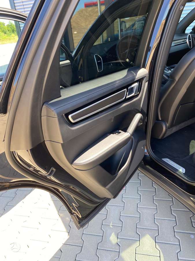 Porsche Cayenne, 3.0 l., off-road / crossover