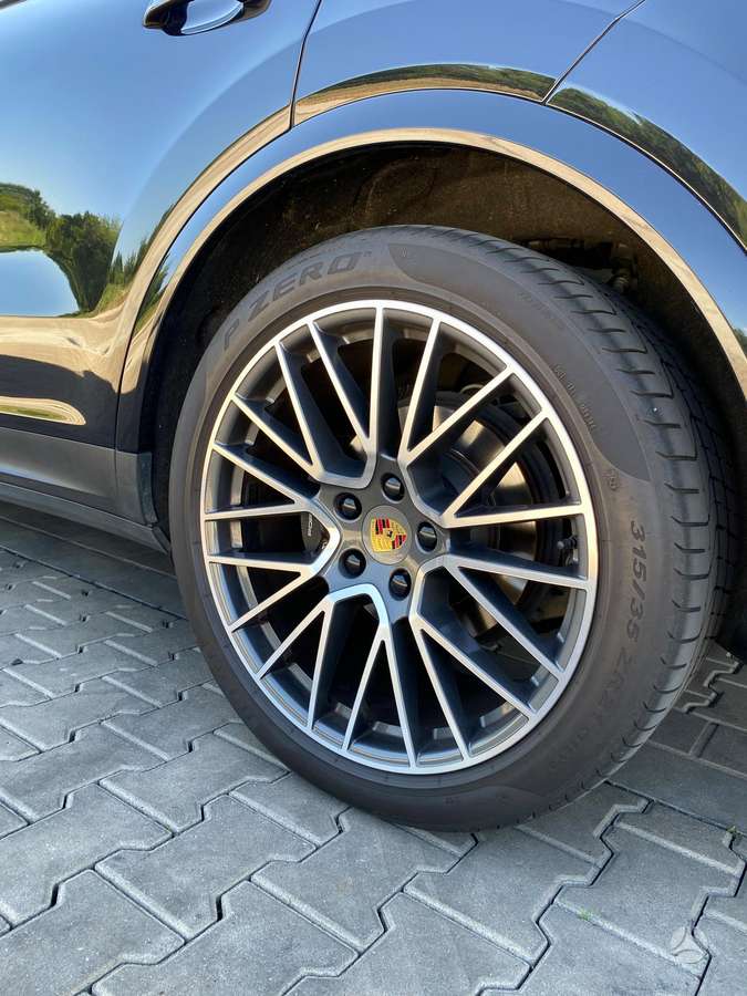 Porsche Cayenne, 3.0 l., off-road / crossover