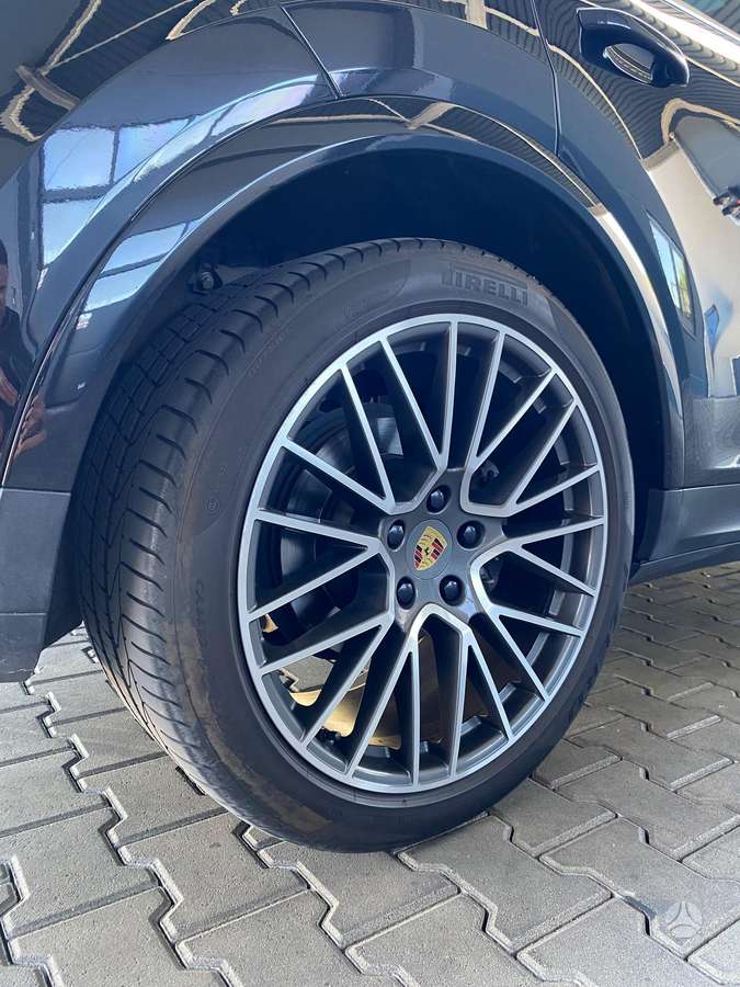 Porsche Cayenne, 3.0 l., off-road / crossover
