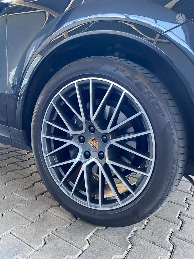 Porsche Cayenne, 3.0 l., off-road / crossover
