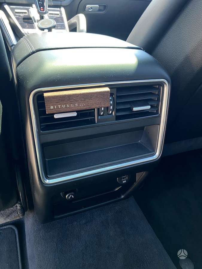 Porsche Cayenne, 3.0 l., off-road / crossover