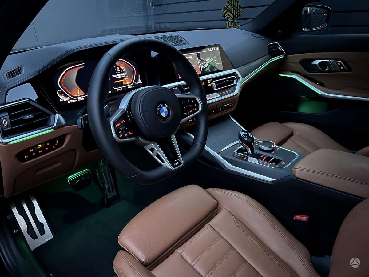 BMW 330, 2.0 l., Седан