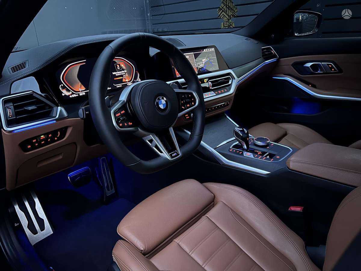 BMW 330, 2.0 l., Седан
